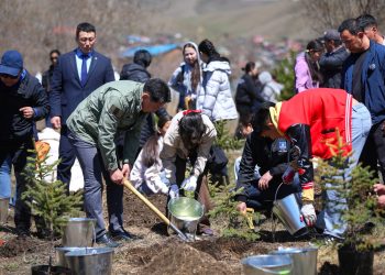 Ерөнхийлөгч У.Хүрэлсүх “Нөхөрлөлийн ой” цэцэрлэгт хүрээлэнд мод тарилаа