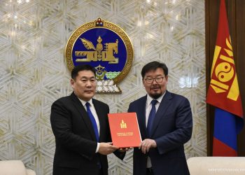 Хот, тосгоны эрх зүйн байдлын тухай болон Шинэ Зуунмод хотын эрх зүйн байдлын тухай хуулийн төслийг өргөн мэдүүллээ