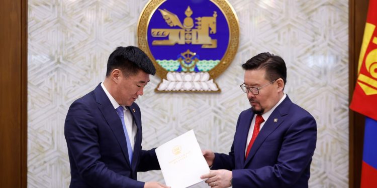 Хувь хүний орлогын албан татварын тухай хуульд нэмэлт, өөрчлөлт оруулах хуулийн төслийг өргөн мэдүүлэв