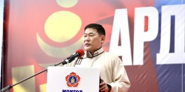 Л.Оюун-Эрдэнэ: Ардчилал бол стратегийн ордуудыг нь төрийн мөнгөөр хувьдаа завших авлигын систем биш