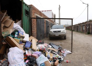 АШУҮИС-ийн төв эмнэлгийн арын зөвшөөрөлгүй 52 гараашийг буулган авто зогсоол болгоно