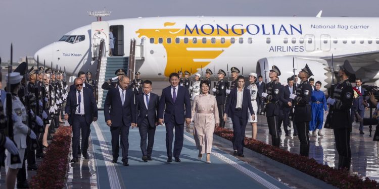 Ерөнхийлөгч У.Хүрэлсүхийн Узбекистан Улсад хийх төрийн айлчлал эхлэв