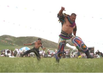 Үзэмчиний хошуу, овооны наадамд 128 бөх барилджээ