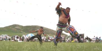 Үзэмчиний хошуу, овооны наадамд 128 бөх барилджээ