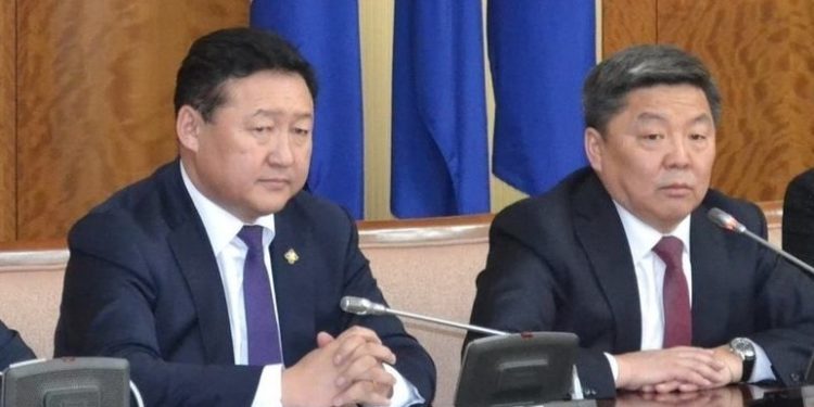 Д.Тогтохсүрэнд "Монголросцветмет"-ийг өгч байгаад Д.Хаянхярваа шиг оймсыг нь гозолзуулах уу?