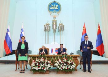 Словени улстай ойн салбарт хамтран ажиллана