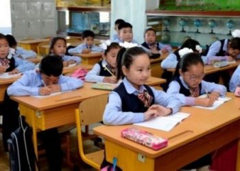 Гуравдугаар ангийн сурагчдад англи хэл заах туршилтыг 100 сургуульд эхлүүлнэ