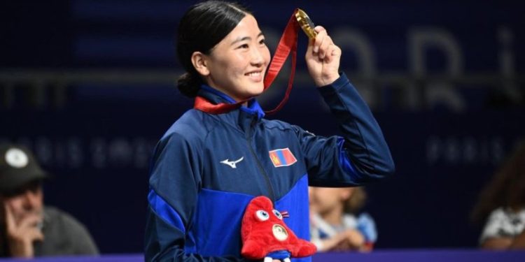 Паралимпын эмэгтэйчүүдийн анхны алтан медалийг У.Сүрэнжав авчирлаа