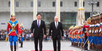 ОХУ-ын Ерөнхийлөгчийг төв талбайд албан ёсоор угтаж авлаа