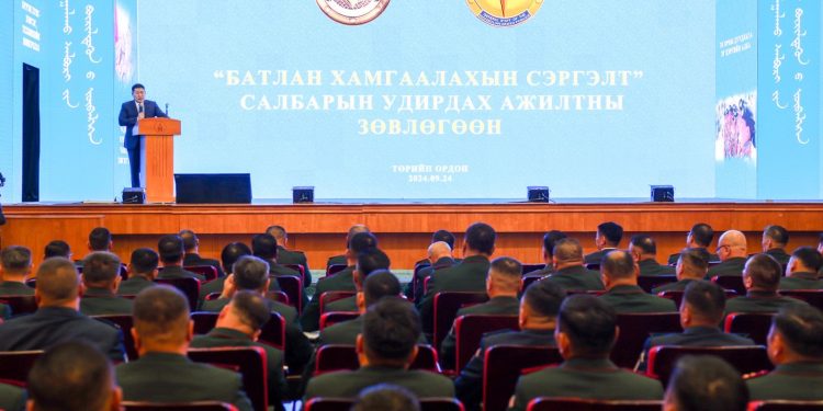 Л.Оюун-Эрдэнэ: Зэвсэгт хүчин, батлан хамгаалахын салбарт хүний эрхийг дээдлэхэд анхаарч ажиллаарай