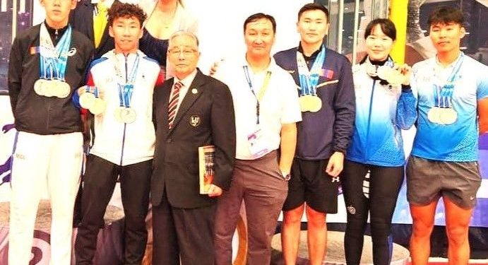 Монголын шорт трекчид Зүүн Азийн цуврал тэмцээнээс 17 медаль хүртлээ