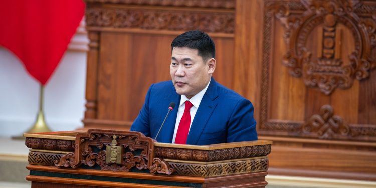 Л.Оюун-Эрдэнэ: 14 мега төслөө бүтэн хөдөлгөж чадвал ДНБ 10 мянган ам.долларт хүрэх боломжтой