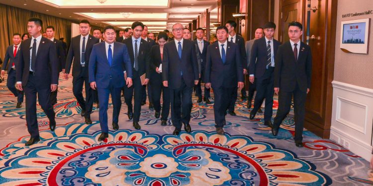 Гашуунсухайт-Ганц мод боомтын хил холболтыг эрчимжүүлэхээр “Чайна Энержи” группийн удирдлагатай тохиролцлоо