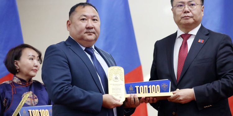 "Эко глобал ложистикс" компани "ТОП-100" аж ахуйн нэгжээр 3 дахиа өргөмжлөгдлөө