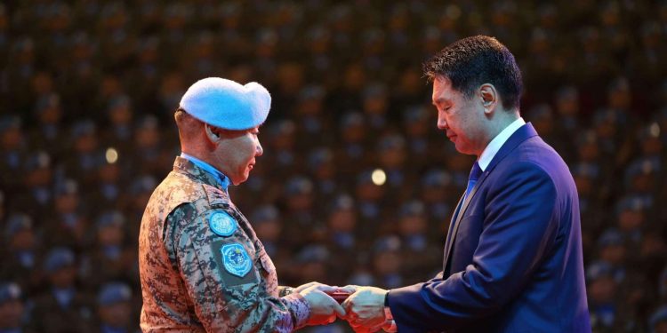 Энхийг сахиулагчдад одон, медаль гардууллаа