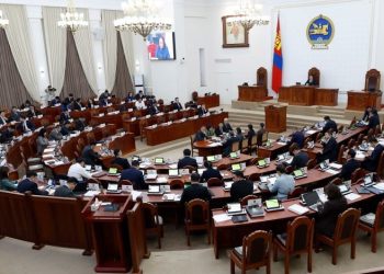 Шүүмжлэл, популизм хоёрт ШҮҮЛТҮҮРТЭЙ ХАНДЪЯ