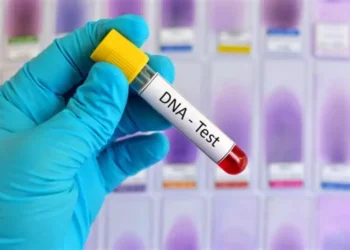 Эмнэлэгт солигдсон охид санамсаргүйгээр төрсөн аав ээжээ олжээ