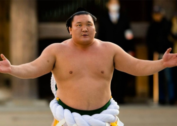 Хакухо аварга Шарга суманд эмнэлгийн тусгай тоноглолтой автомашин бэлэглэжээ