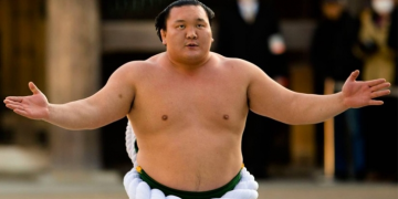 Хакухо аварга Шарга суманд эмнэлгийн тусгай тоноглолтой автомашин бэлэглэжээ