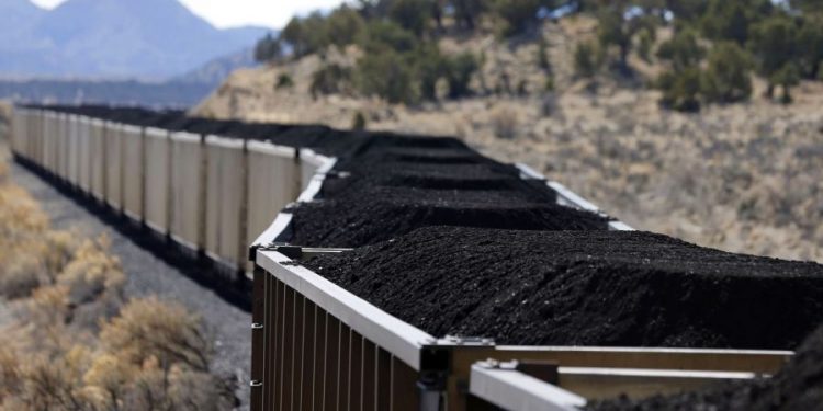 Экспортын төмөр замыг гацаагчид юуны учир сандралдаж эхлэв?