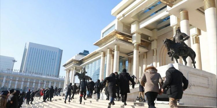 Төслүүдийг гацаахын тулд төрийг бужигнуулдаг танил технологи...