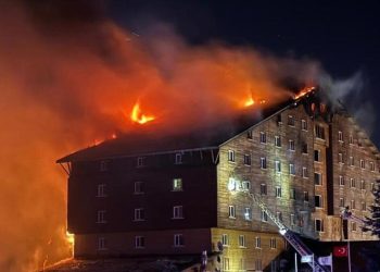 Туркт зочид буудалд гал гарч 76 хүн амиа алджээ