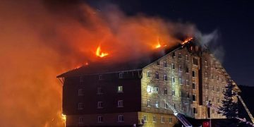 Туркт зочид буудалд гал гарч 76 хүн амиа алджээ