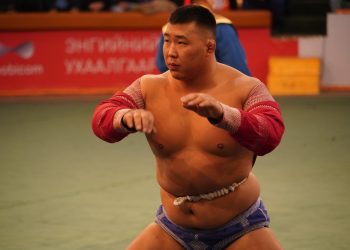 Аварга О.Хангай Булганы таван аваргын нэрэмжит барилдаанд түрүүллээ