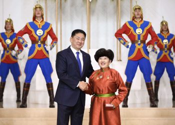 “Үр жимс” хоршооны тэргүүн Д.Цэндсүрэнд Хөдөлмөрийн баатар цол олголоо