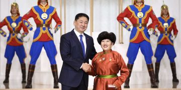 “Үр жимс” хоршооны тэргүүн Д.Цэндсүрэнд Хөдөлмөрийн баатар цол олголоо