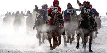 18 наснаас дээш насны хүн унасан хурдан морины ямар ч уралдаан зохион байгуулахгүй гэв