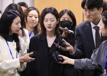 Жүжигчин бүсгүйн үхлийн дараа солонгосууд одуудад хэт хатуурхдаг зангаа шүүмжилж эхэллээ