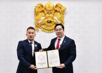 Э.Цэндбаатарыг "Хангарди" одонгоор шагналаа