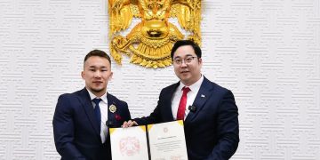 Э.Цэндбаатарыг "Хангарди" одонгоор шагналаа