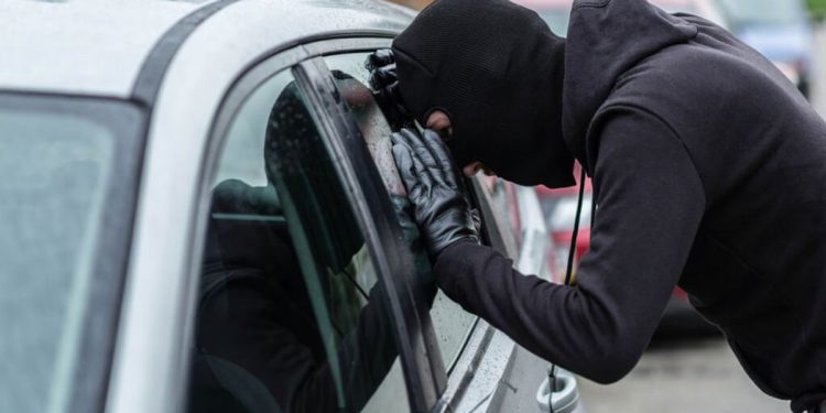 Приус засварын гаднаас автомашин алдагджээ