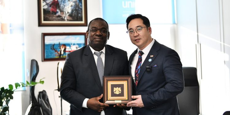 НҮБ-ын Хүүхдийн сангийн суурин төлөөлөгчтэй уулзлаа