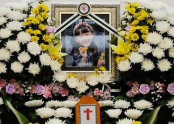 Сэтгэцийн өвчтэй багш завсарлагаанаар хутга худалдаж авсан байжээ