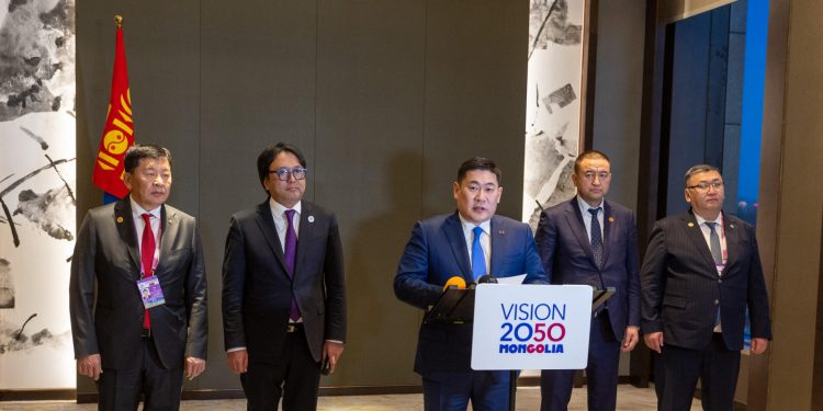 Л.Оюун-Эрдэнэ: Замын-Үүд-Эрээнээс хойших хил холболтын хоёр дахь төмөр зам Гашуунсухайт-Ганцмод болно