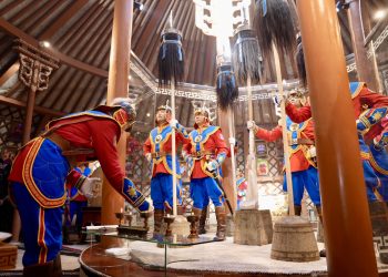 Бүх цэргийн Их хар сүлдэнд хүндэтгэл үзүүллээ