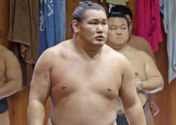 Ёкозүна Хоошёорюү С.Бямбасүрэн бэртлээс болж тэмцээнээ өнжихөөр болжээ