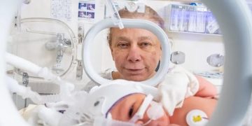 66 настай герман бүсгүй 10 дахь хүүхдээ тээж төрүүлжээ