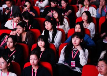 “Because I'am girl" охидын чуулга болж байна