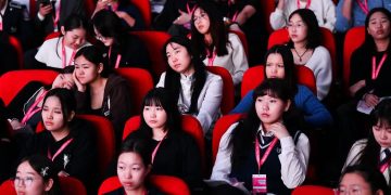 “Because I'am girl" охидын чуулга болж байна