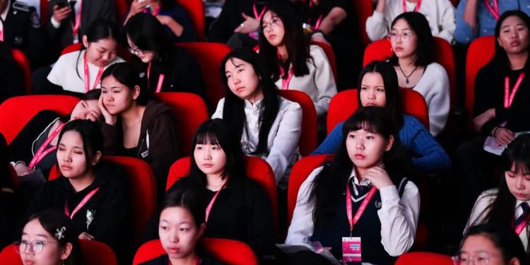 “Because I'am girl" охидын чуулга болж байна