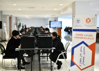 Нийслэлд төрийн албаны шалгалтыг 1703 иргэн өгч байна