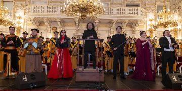 Морин хуурын найрал хөгжим Чехийн Ерөнхийлөгчийн ордонд тоглолтоо толилууллаа