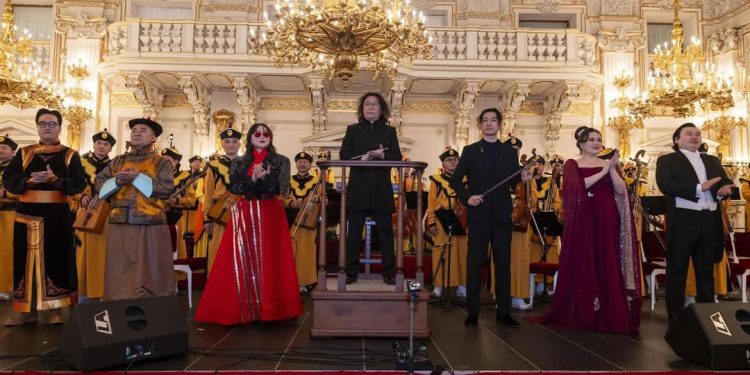 Морин хуурын найрал хөгжим Чехийн Ерөнхийлөгчийн ордонд тоглолтоо толилууллаа