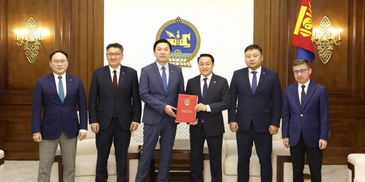 Төлбөрт таавар, бооцоот тоглоом, цахим мөрийтэй тоглоомтой холбоотой хуулиудын нэмэлт өөрчлөлтийг УИХ-д өргөн барилаа