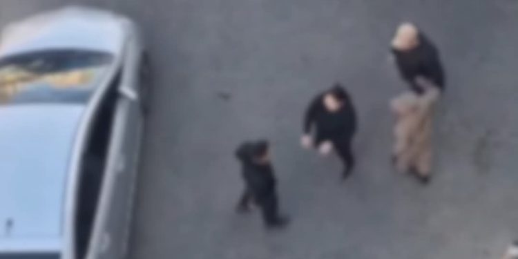 Тоглоомон гар буу гаргаж танхайрсан иргэнийг шалгаж байна