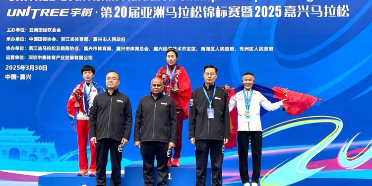 Манай тамирчин марафон гүйлтийн Азийн АШТ-ээс хүрэл медаль хүртлээ